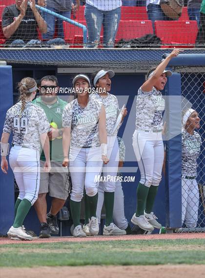 Thumbnail 1 in Dinuba vs. Selma (CIF DIII Final) photogallery.
