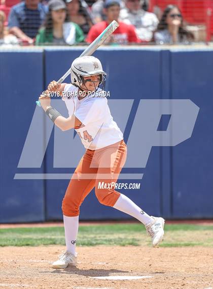 Thumbnail 2 in Dinuba vs. Selma (CIF DIII Final) photogallery.