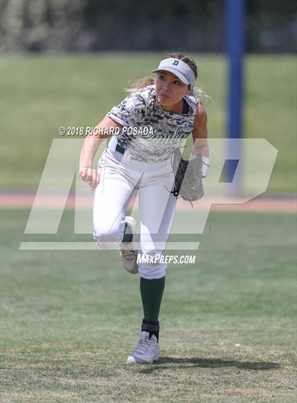 Thumbnail 3 in Dinuba vs. Selma (CIF DIII Final) photogallery.