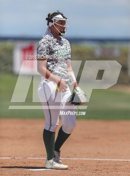 Thumbnail 2 in Dinuba vs. Selma (CIF DIII Final) photogallery.