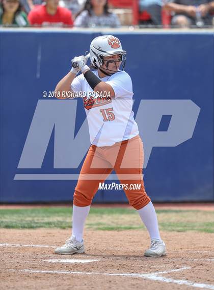 Thumbnail 3 in Dinuba vs. Selma (CIF DIII Final) photogallery.