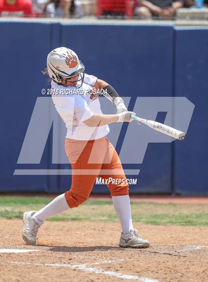 Thumbnail 2 in Dinuba vs. Selma (CIF DIII Final) photogallery.