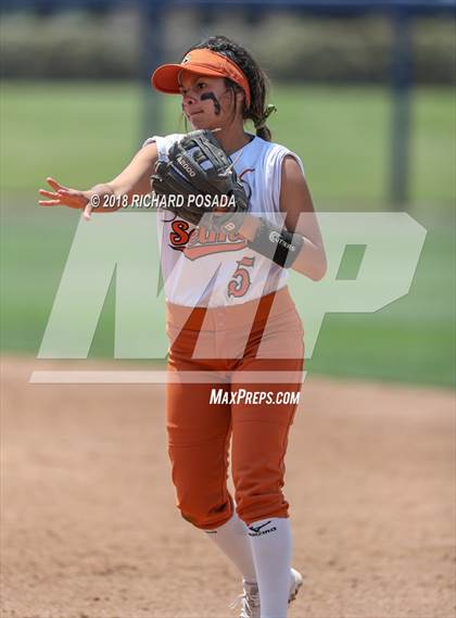 Thumbnail 1 in Dinuba vs. Selma (CIF DIII Final) photogallery.