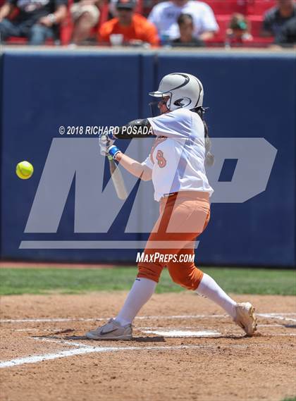 Thumbnail 1 in Dinuba vs. Selma (CIF DIII Final) photogallery.