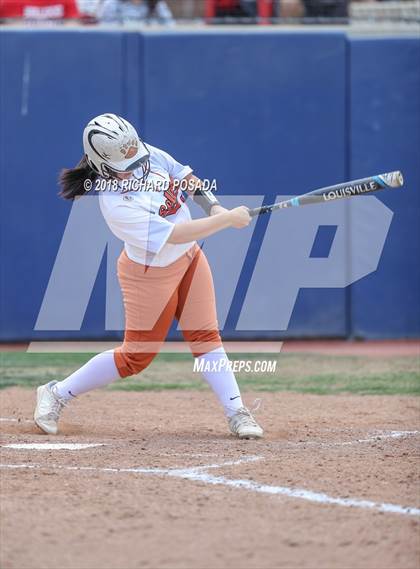 Thumbnail 1 in Dinuba vs. Selma (CIF DIII Final) photogallery.