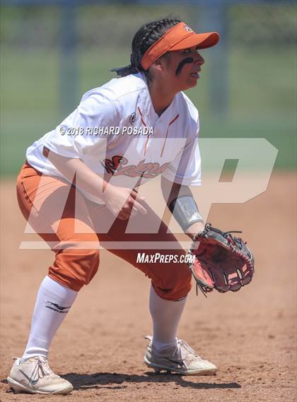 Thumbnail 3 in Dinuba vs. Selma (CIF DIII Final) photogallery.