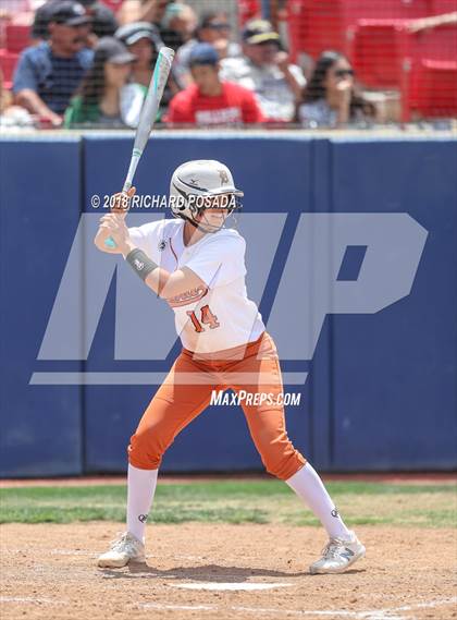 Thumbnail 1 in Dinuba vs. Selma (CIF DIII Final) photogallery.