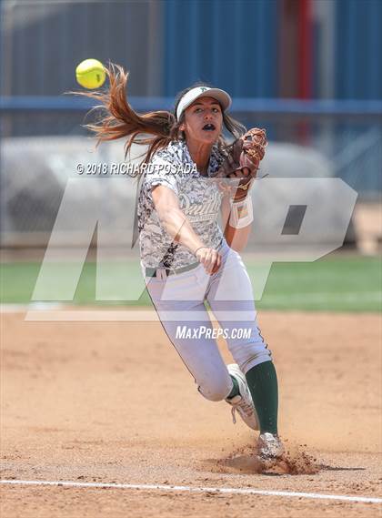 Thumbnail 2 in Dinuba vs. Selma (CIF DIII Final) photogallery.