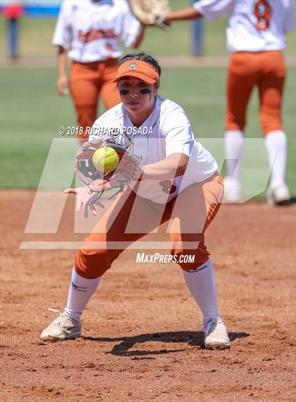 Thumbnail 3 in Dinuba vs. Selma (CIF DIII Final) photogallery.