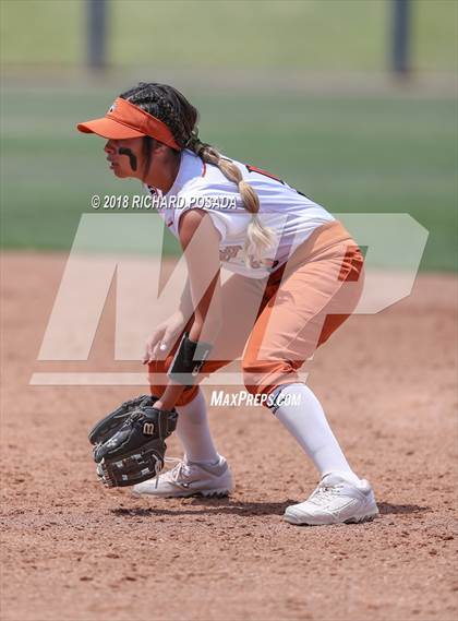 Thumbnail 1 in Dinuba vs. Selma (CIF DIII Final) photogallery.