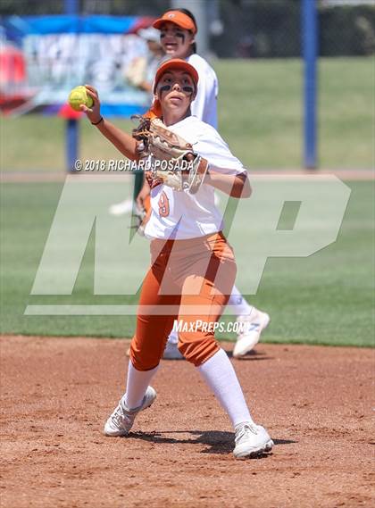 Thumbnail 3 in Dinuba vs. Selma (CIF DIII Final) photogallery.