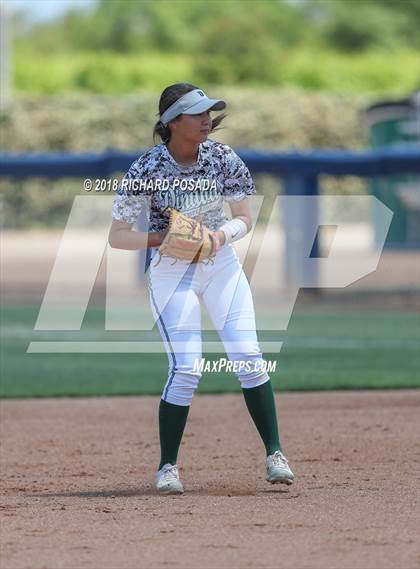 Thumbnail 2 in Dinuba vs. Selma (CIF DIII Final) photogallery.