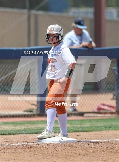 Thumbnail 2 in Dinuba vs. Selma (CIF DIII Final) photogallery.