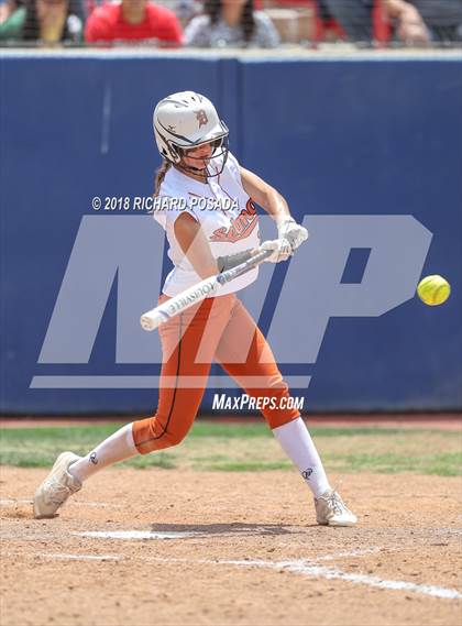 Thumbnail 2 in Dinuba vs. Selma (CIF DIII Final) photogallery.