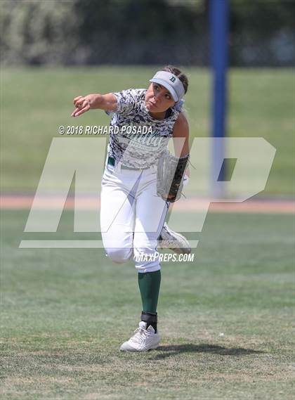 Thumbnail 2 in Dinuba vs. Selma (CIF DIII Final) photogallery.