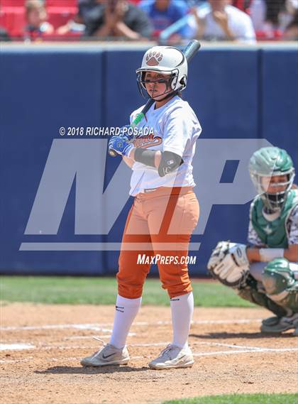 Thumbnail 3 in Dinuba vs. Selma (CIF DIII Final) photogallery.