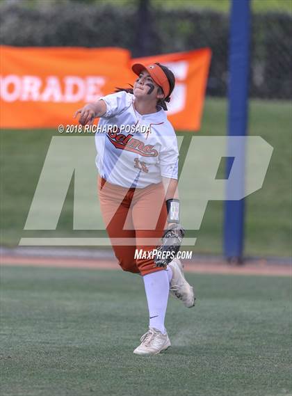 Thumbnail 3 in Dinuba vs. Selma (CIF DIII Final) photogallery.