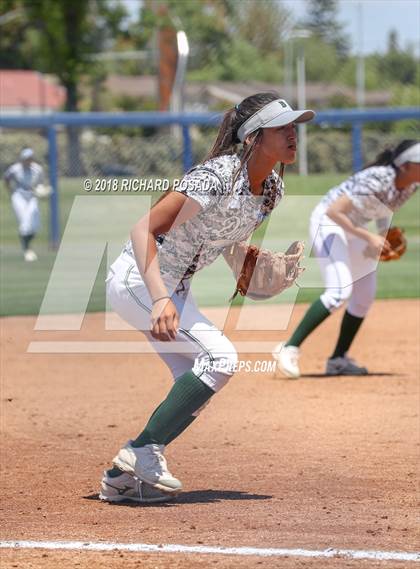 Thumbnail 3 in Dinuba vs. Selma (CIF DIII Final) photogallery.