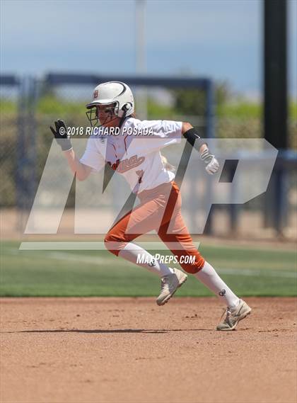 Thumbnail 2 in Dinuba vs. Selma (CIF DIII Final) photogallery.