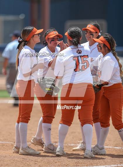 Thumbnail 1 in Dinuba vs. Selma (CIF DIII Final) photogallery.