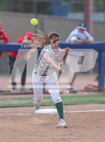 Thumbnail 1 in Dinuba vs. Selma (CIF DIII Final) photogallery.