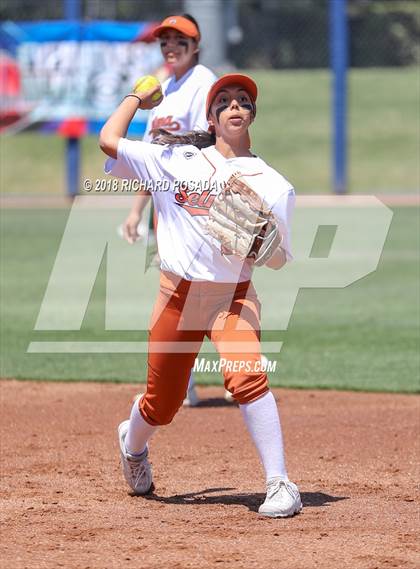 Thumbnail 1 in Dinuba vs. Selma (CIF DIII Final) photogallery.