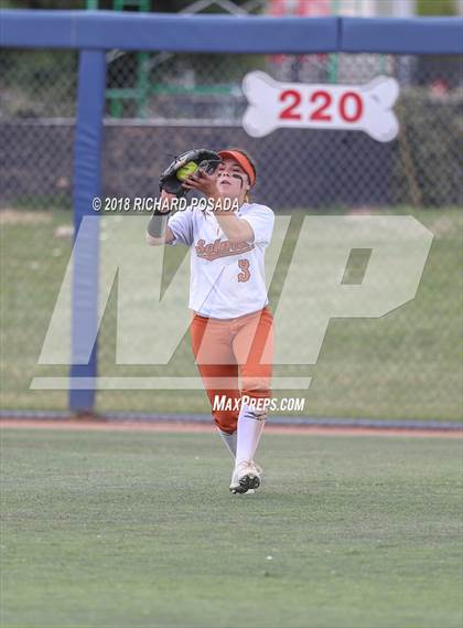 Thumbnail 1 in Dinuba vs. Selma (CIF DIII Final) photogallery.