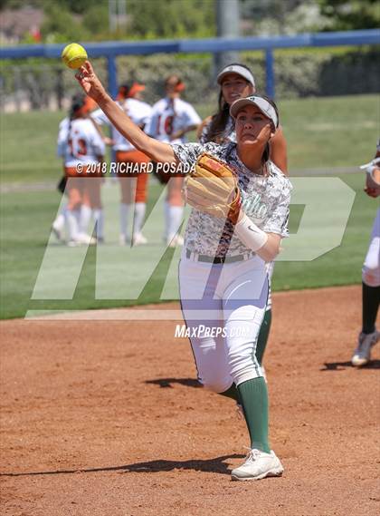 Thumbnail 2 in Dinuba vs. Selma (CIF DIII Final) photogallery.