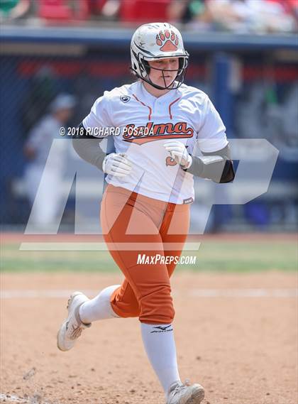 Thumbnail 3 in Dinuba vs. Selma (CIF DIII Final) photogallery.
