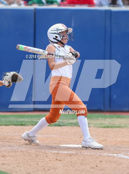 Thumbnail 3 in Dinuba vs. Selma (CIF DIII Final) photogallery.