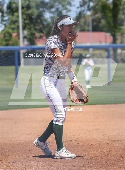 Thumbnail 2 in Dinuba vs. Selma (CIF DIII Final) photogallery.