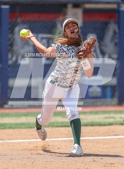 Thumbnail 2 in Dinuba vs. Selma (CIF DIII Final) photogallery.