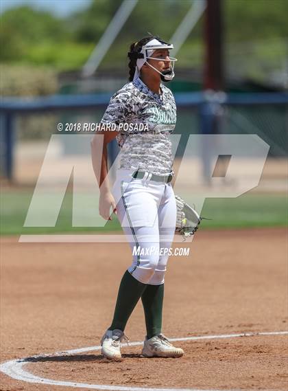 Thumbnail 2 in Dinuba vs. Selma (CIF DIII Final) photogallery.