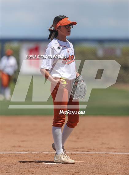 Thumbnail 1 in Dinuba vs. Selma (CIF DIII Final) photogallery.