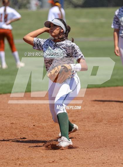 Thumbnail 1 in Dinuba vs. Selma (CIF DIII Final) photogallery.