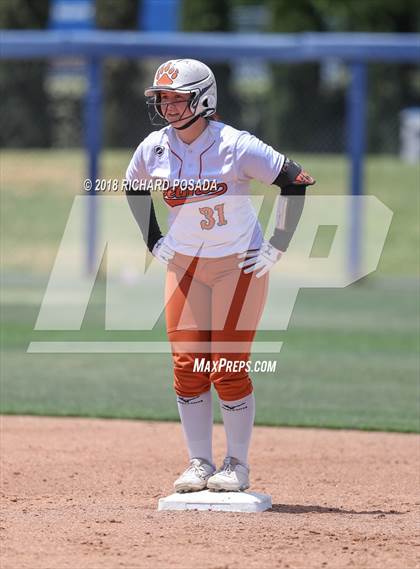 Thumbnail 2 in Dinuba vs. Selma (CIF DIII Final) photogallery.