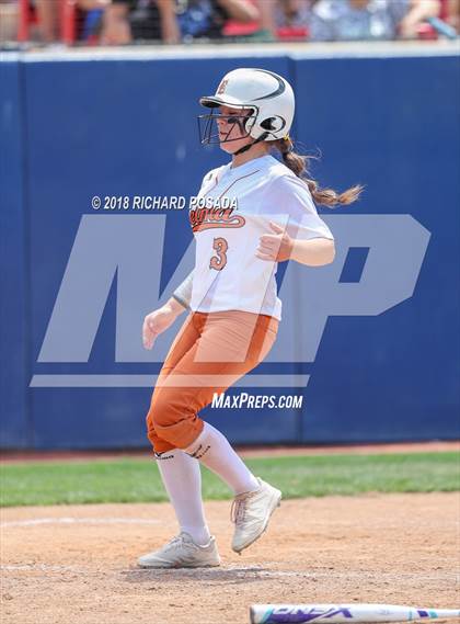 Thumbnail 3 in Dinuba vs. Selma (CIF DIII Final) photogallery.