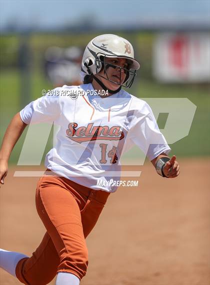 Thumbnail 2 in Dinuba vs. Selma (CIF DIII Final) photogallery.