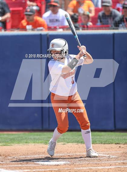 Thumbnail 3 in Dinuba vs. Selma (CIF DIII Final) photogallery.