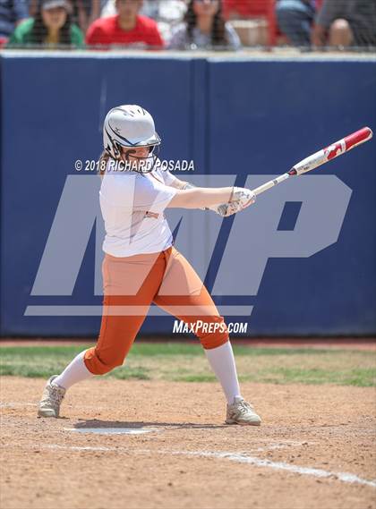 Thumbnail 3 in Dinuba vs. Selma (CIF DIII Final) photogallery.