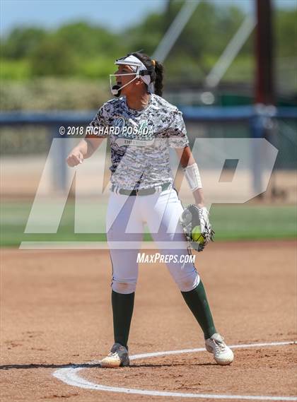 Thumbnail 1 in Dinuba vs. Selma (CIF DIII Final) photogallery.