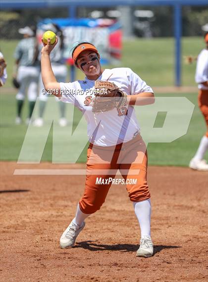 Thumbnail 3 in Dinuba vs. Selma (CIF DIII Final) photogallery.