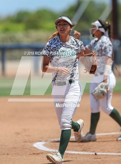 Thumbnail 2 in Dinuba vs. Selma (CIF DIII Final) photogallery.
