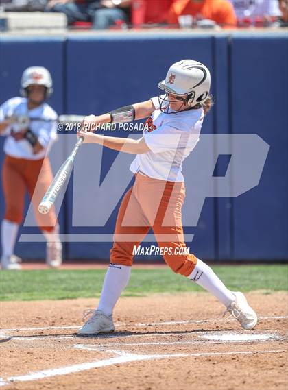 Thumbnail 2 in Dinuba vs. Selma (CIF DIII Final) photogallery.
