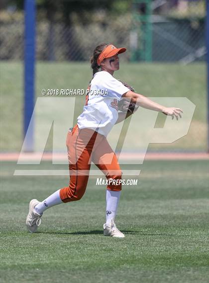 Thumbnail 2 in Dinuba vs. Selma (CIF DIII Final) photogallery.