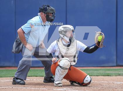 Thumbnail 3 in Dinuba vs. Selma (CIF DIII Final) photogallery.