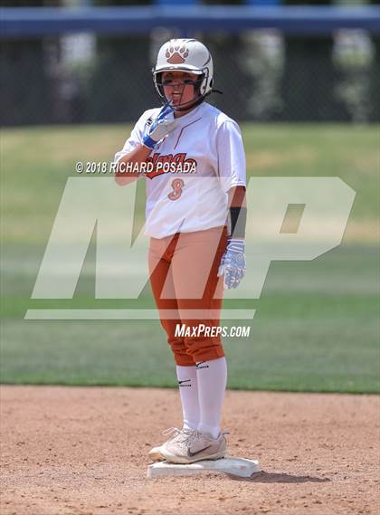 Thumbnail 3 in Dinuba vs. Selma (CIF DIII Final) photogallery.