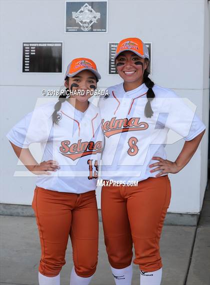Thumbnail 1 in Dinuba vs. Selma (CIF DIII Final) photogallery.