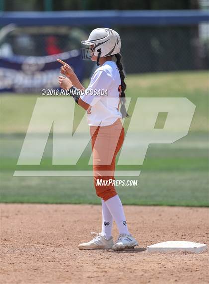 Thumbnail 3 in Dinuba vs. Selma (CIF DIII Final) photogallery.