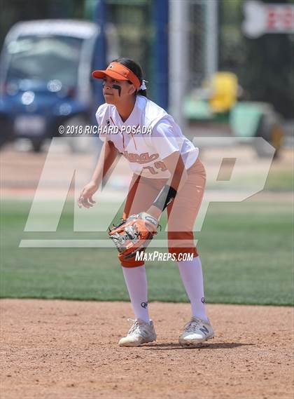 Thumbnail 2 in Dinuba vs. Selma (CIF DIII Final) photogallery.